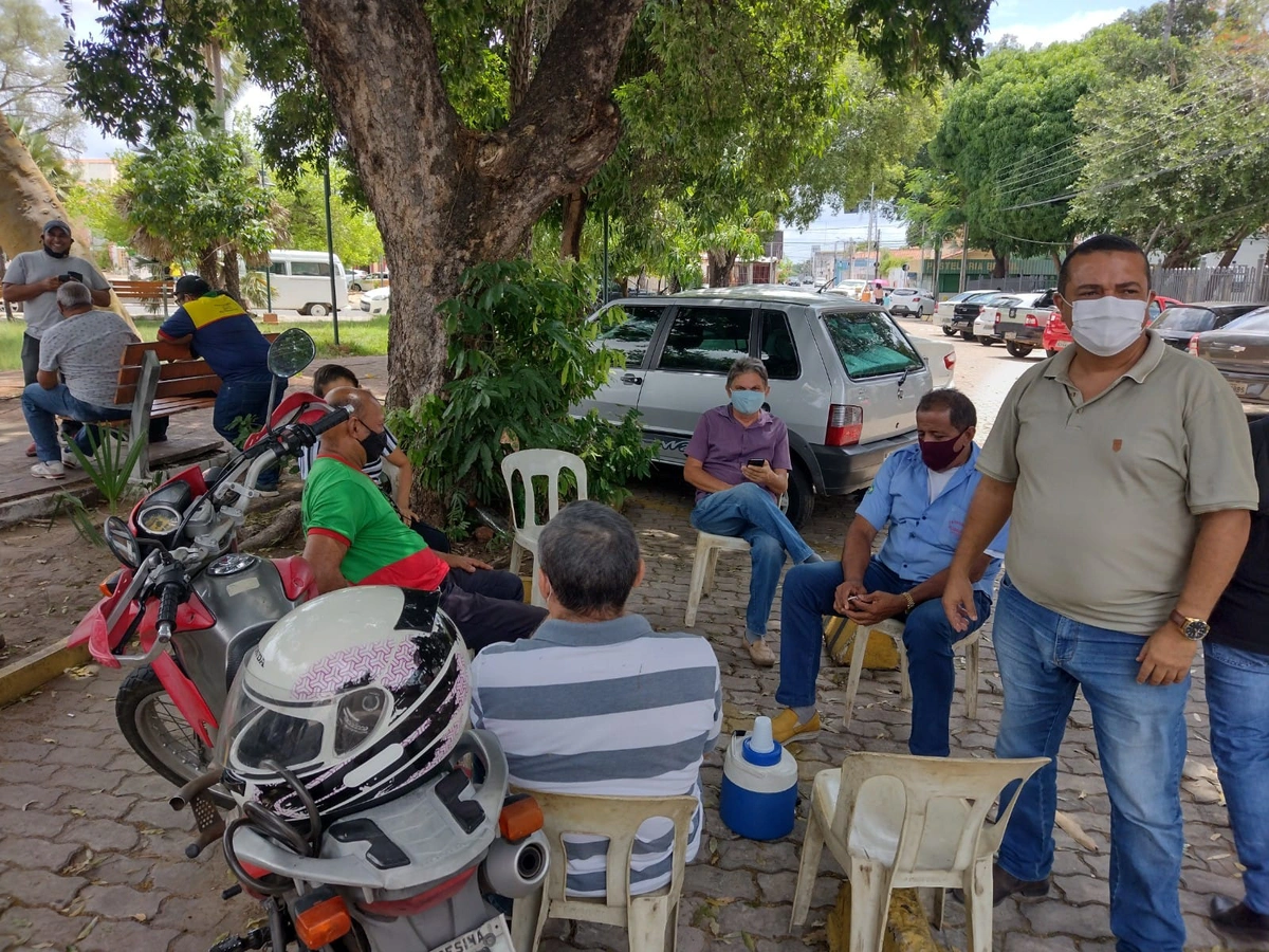 Motoristas protestam na frente do Palácio de Karnak