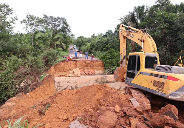 Obras na PI 247