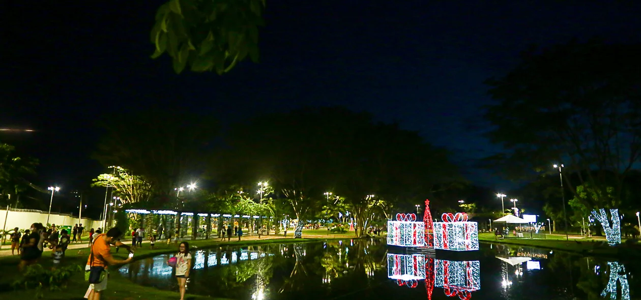 Parque da Cidadania recebe luzes de Natal