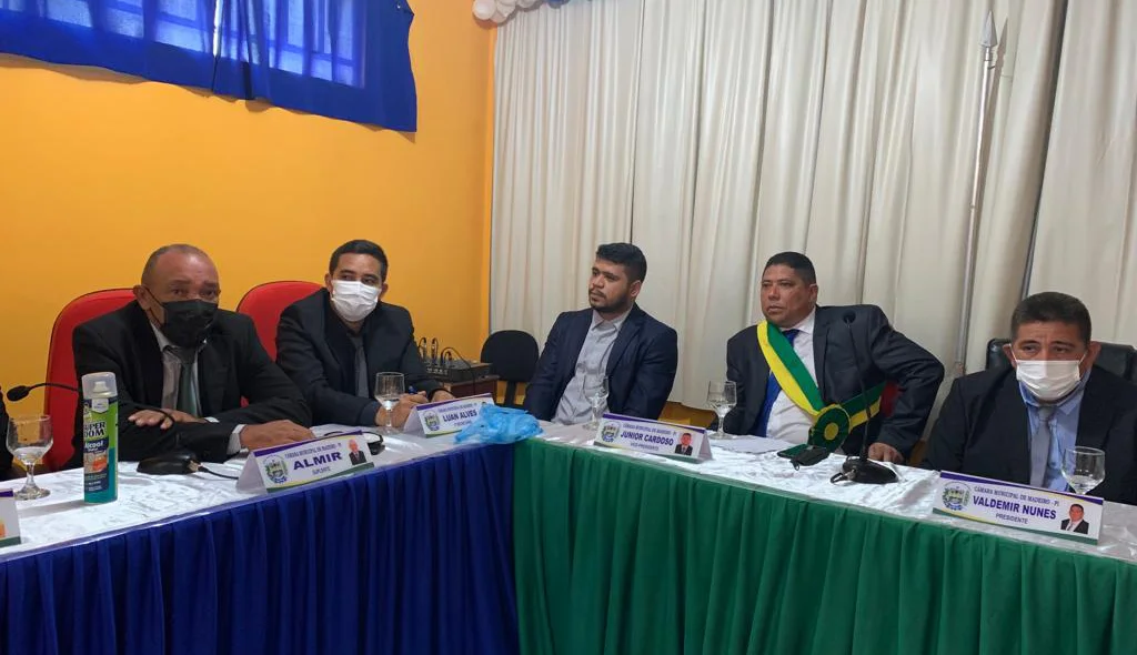 Pedro Filho sendo empossado prefeito de Madeiro