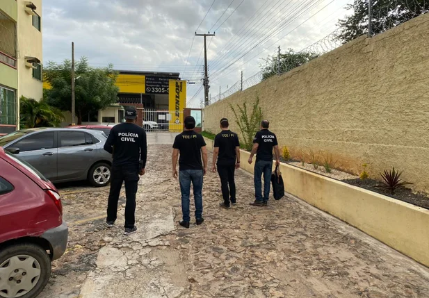 Policiais civis durante a Operação Filantropia