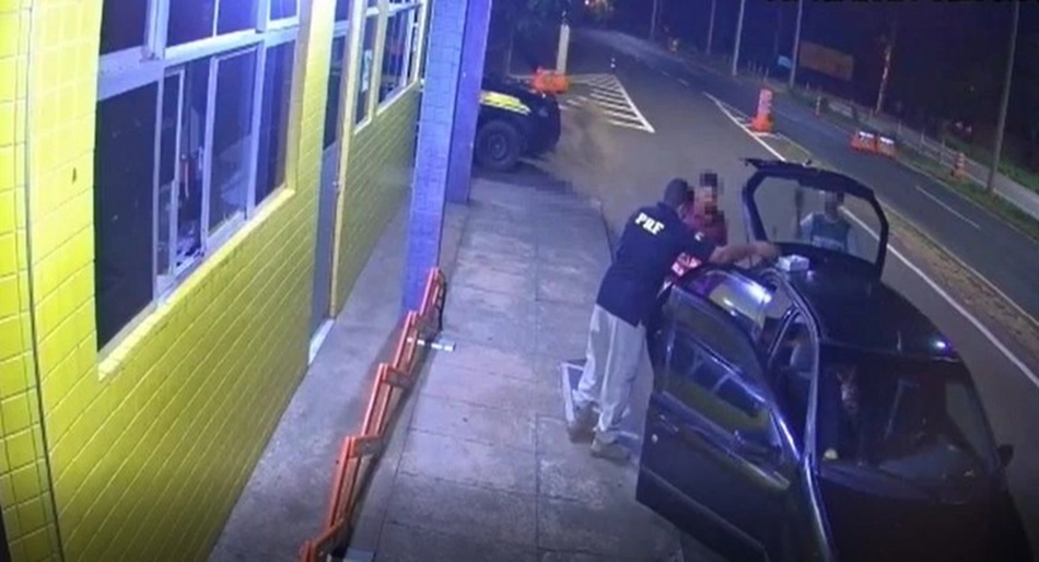 Policiais realizam parto dentro de carro em Teresina