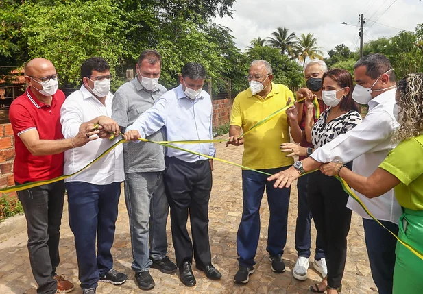 Povoado Boa Hora recebe calçamento nesta quarta-feira