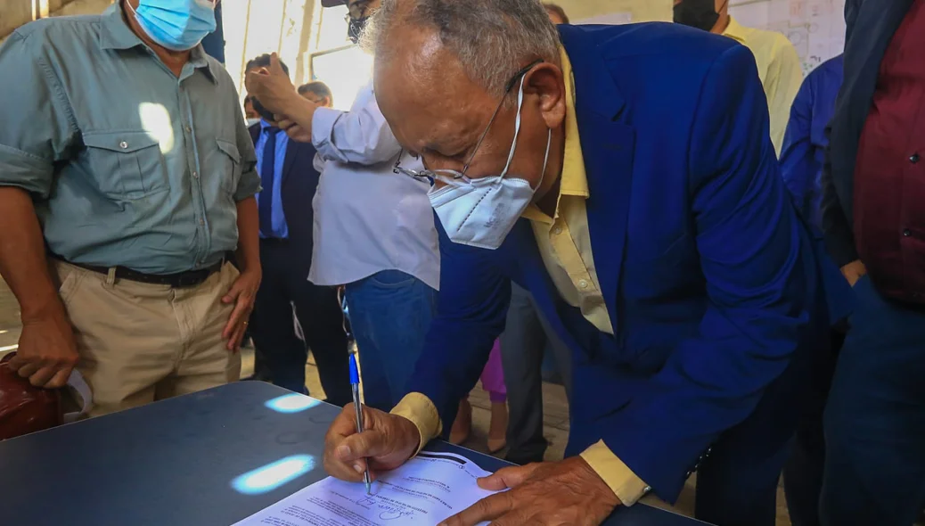 Prefeito Dr. Pessoa assina ordem de serviço para construção da escola 15 de outubro