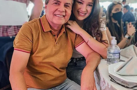 Prefeito João Luiz e sua namorada, a influencer Iana Perez