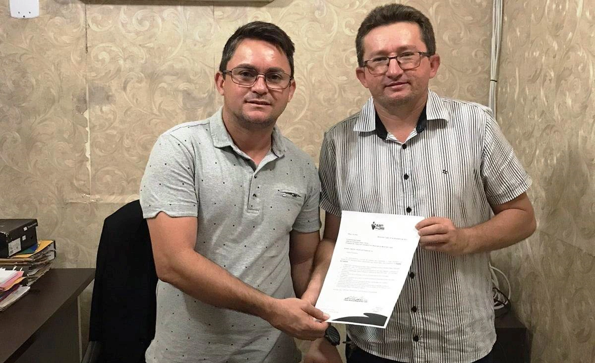 Presidente da Câmara Jefferson Chaves e o municipal de Educação Fernando Liberato