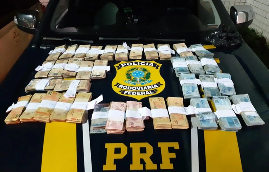 PRF prende dupla e apreende R$ 200 mil em espécie na BR 316 em Timon