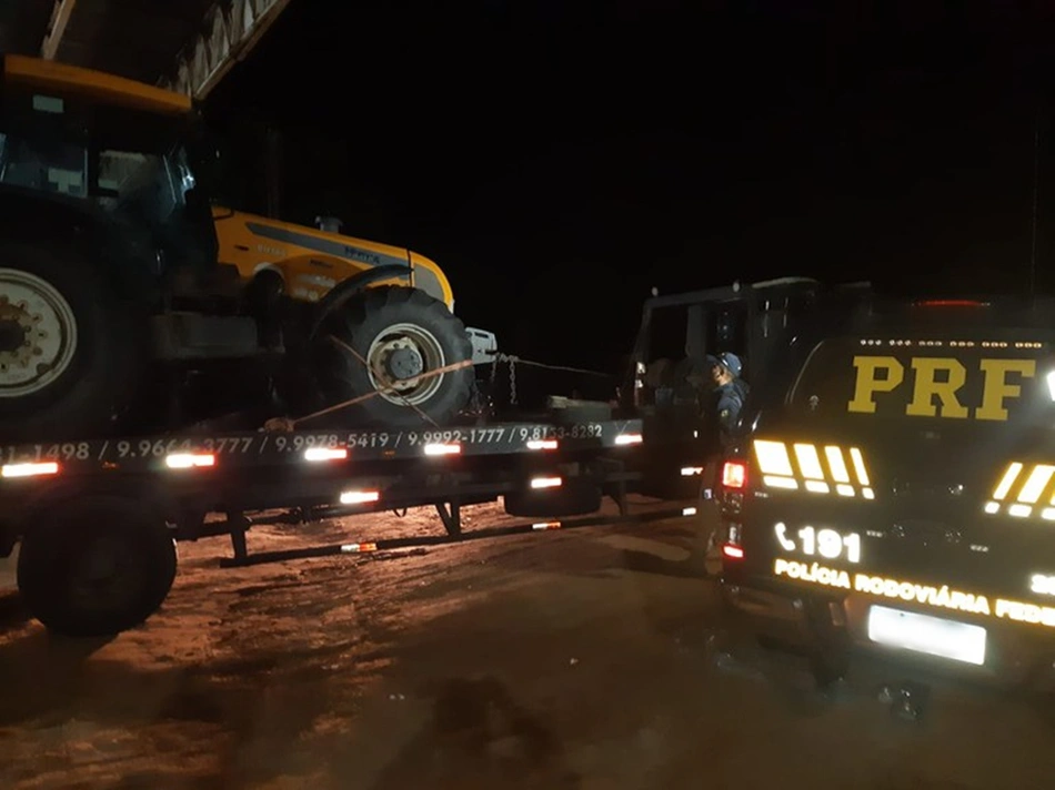 PRF recupera em Teresina um trator furtado há 2 dias na Paraíba