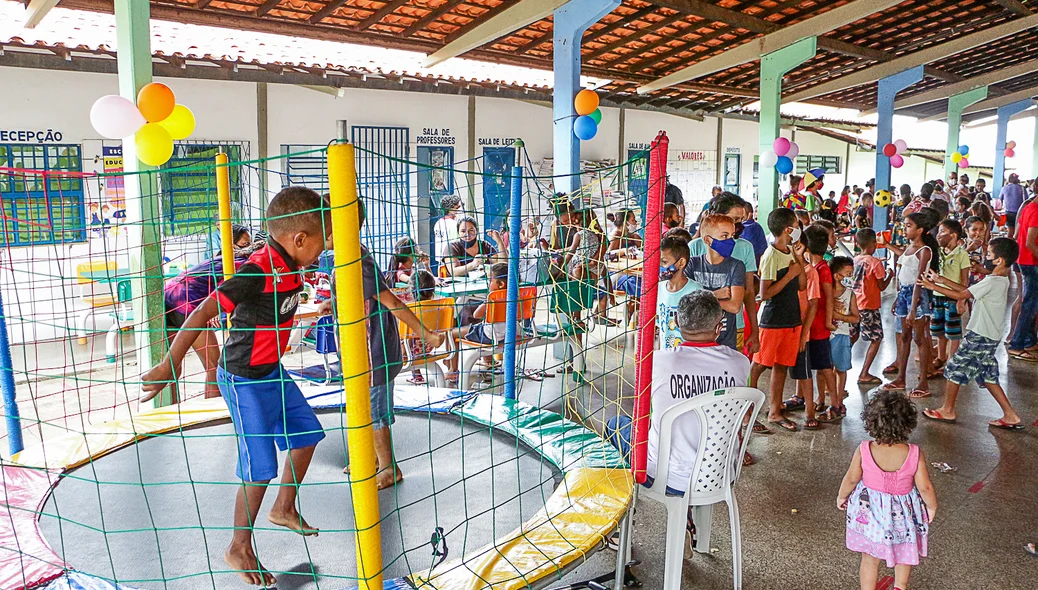 Projeto "Faça uma criança sorrir" ocorreu neste domingo no bairro Nova Teresina