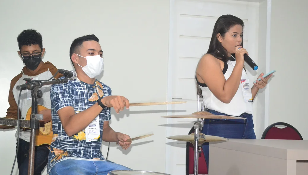 Realizaram apresentações sobre questões sociais