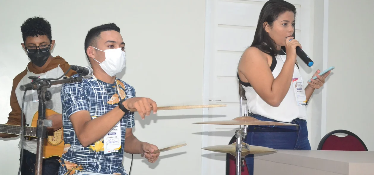Realizaram apresentações sobre questões sociais