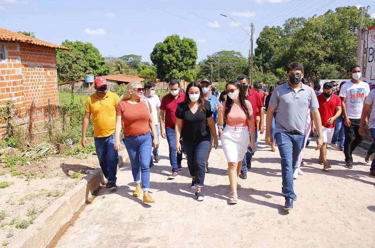 Rejane Dias e Oliveira Neto inauguram hospital em Miguel Alves