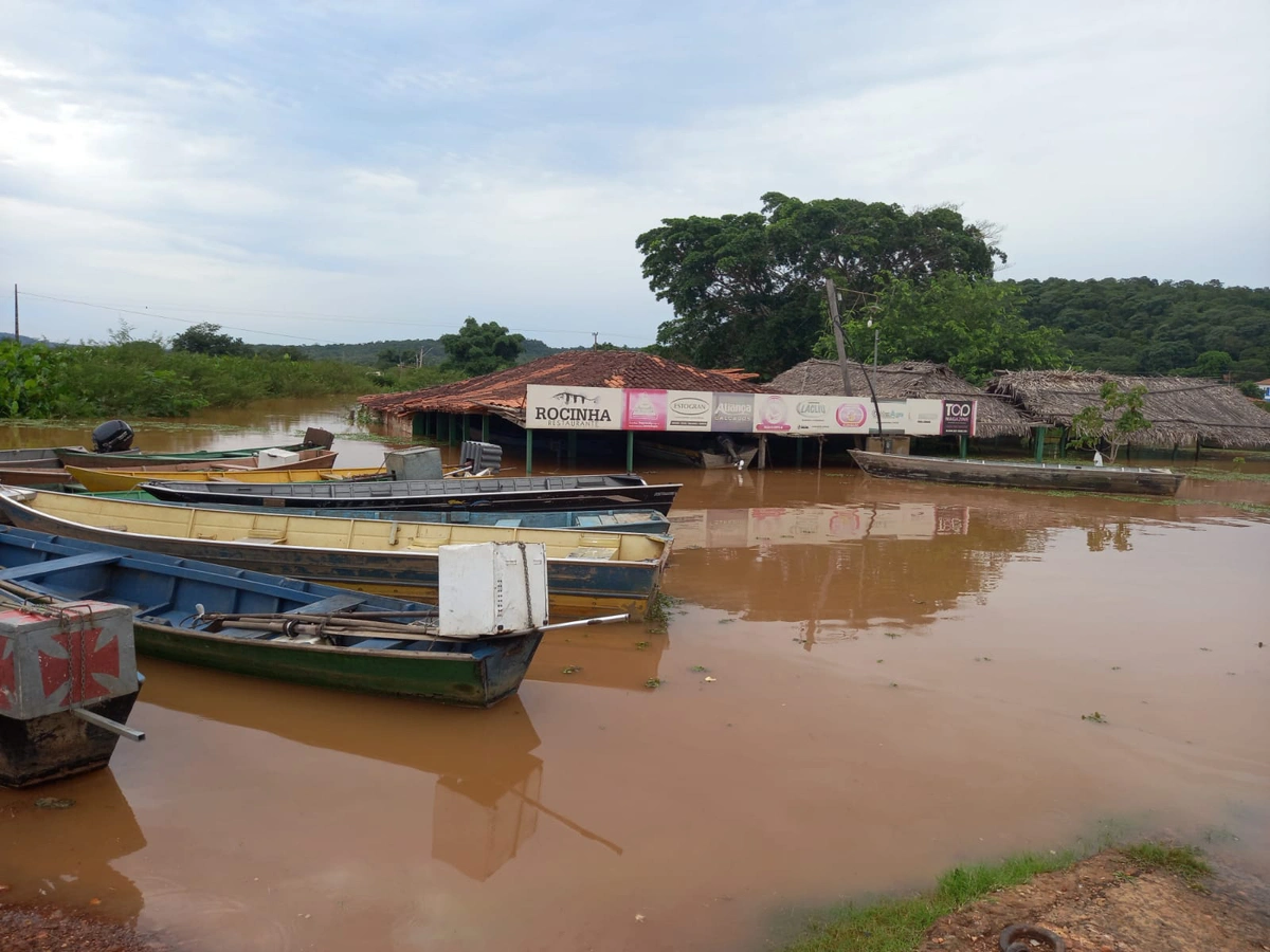 Rio Parnaíba transborda em Uruçuí e deixa famílias desabrigadas