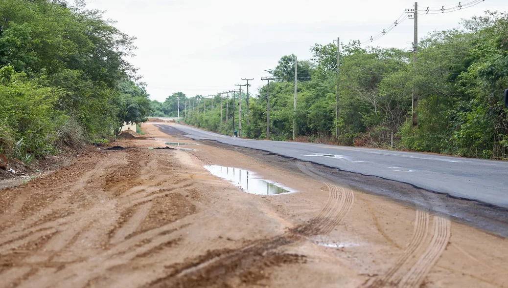 Rua está sendo asfaltada
