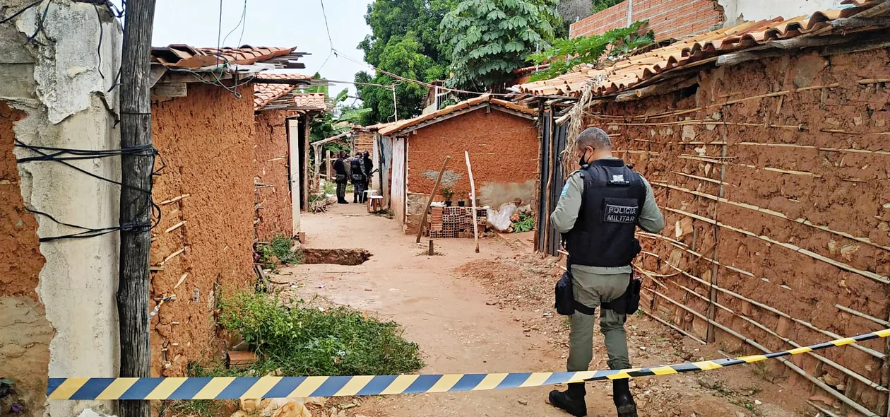 Segundo populares, bandidos invadiram o local e efetuaram os tiros