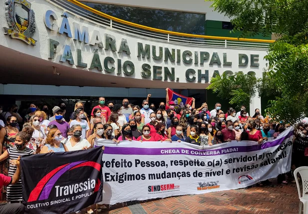Servidores protestaram contra a reforma
