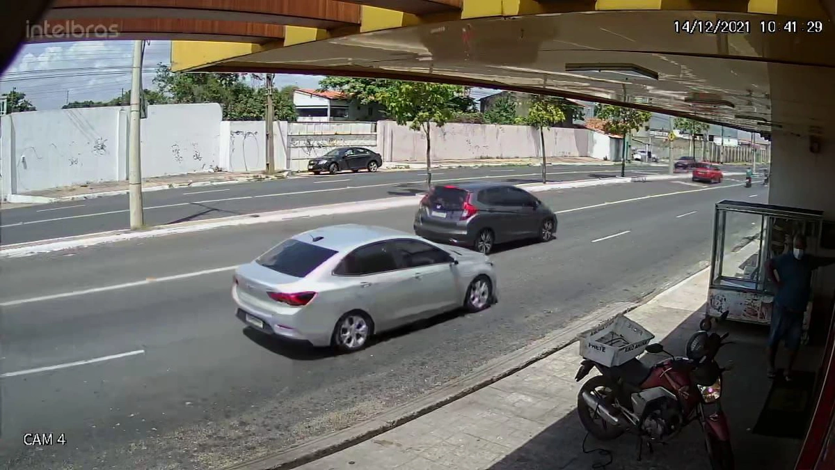 Veículo utilizado pelos criminosos na ação contra o PM