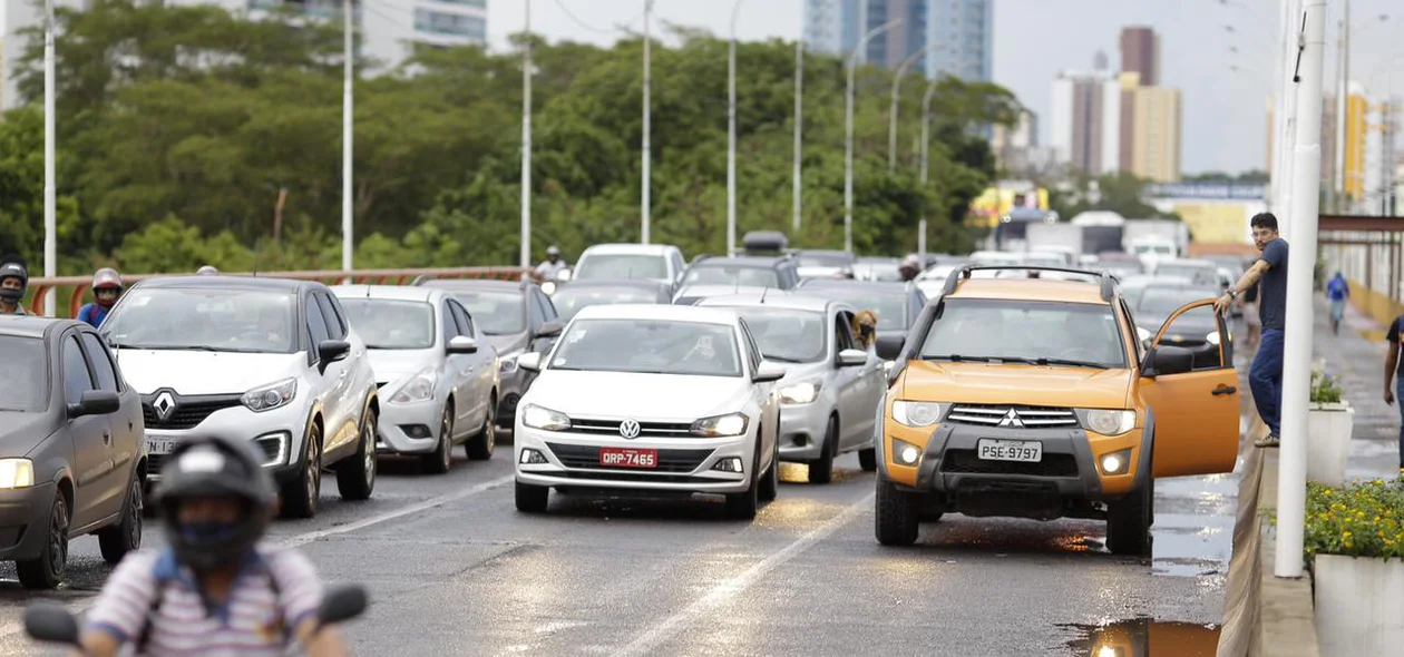 A concentração na Ponte Estaiada
