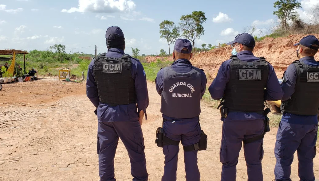 Agentes no local