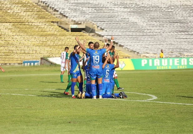 Altos vence Fluminense-PI dentro do Albertão