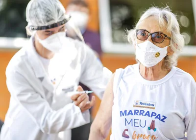 Amariles Borba recebe segunda dose