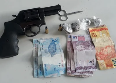Arma e drogas apreendidas no bairro Nova Teresina