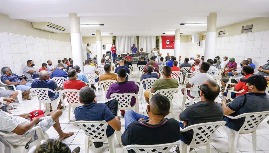 Assembleia geral dos motoristas e cobradores de ônibus