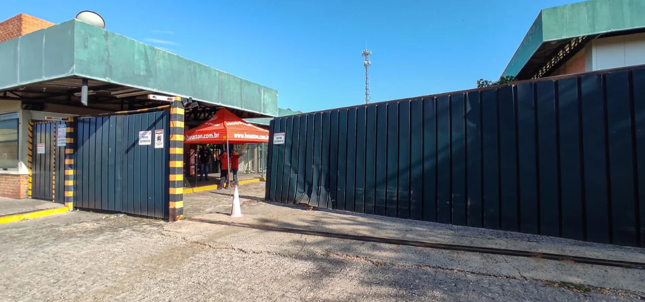 Bandidos estouram caixa eletrônico na fábrica Houston Bike
