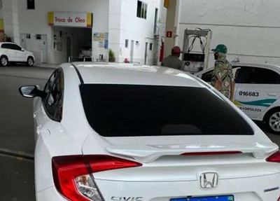 Carro apreendido em posse do investigado