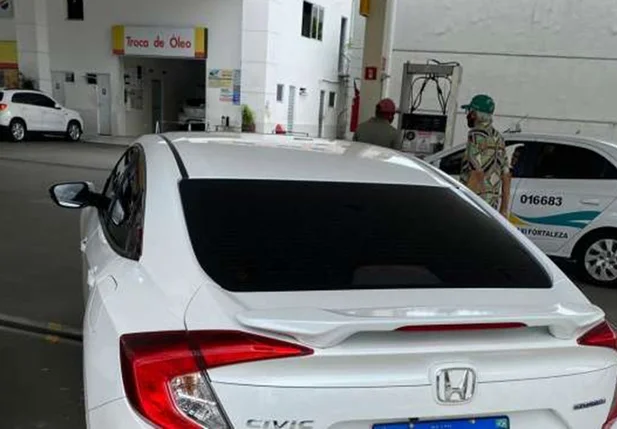 Carro apreendido em posse do investigado