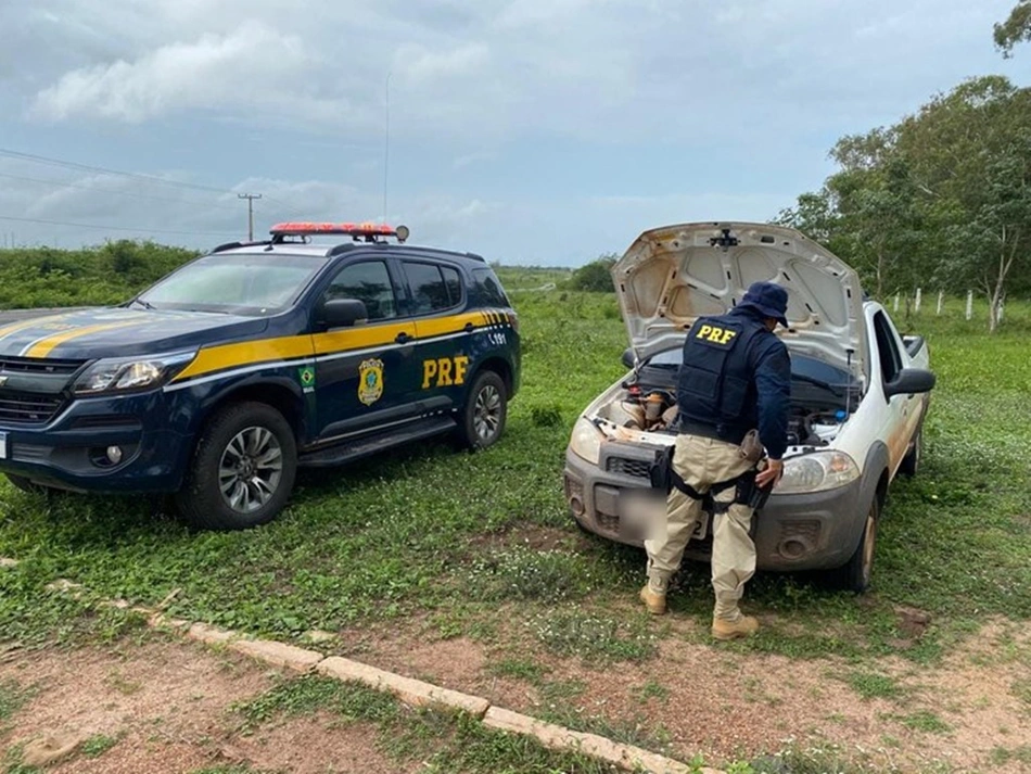 Carro recuperado pela PRF