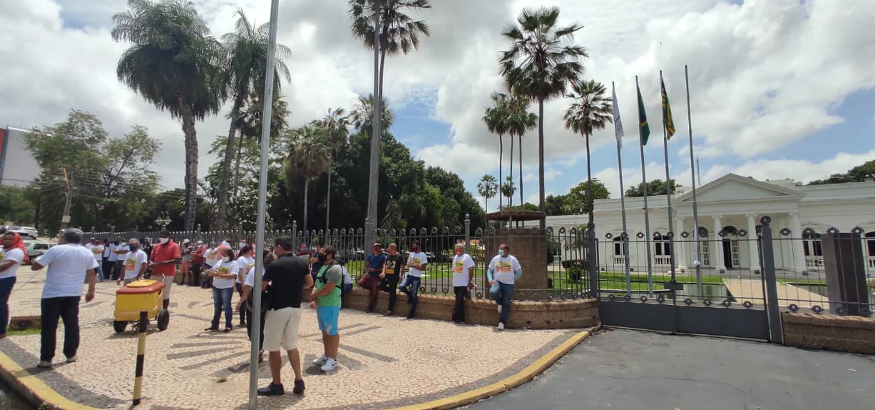 Categoria realiza um protesto na manhã desta terça-feira (23)