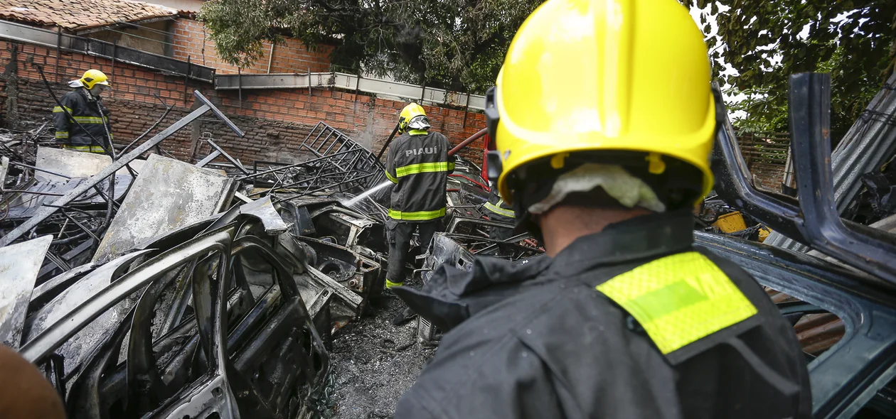 Corpo de Bombeiros conseguiram apagar o fogo
