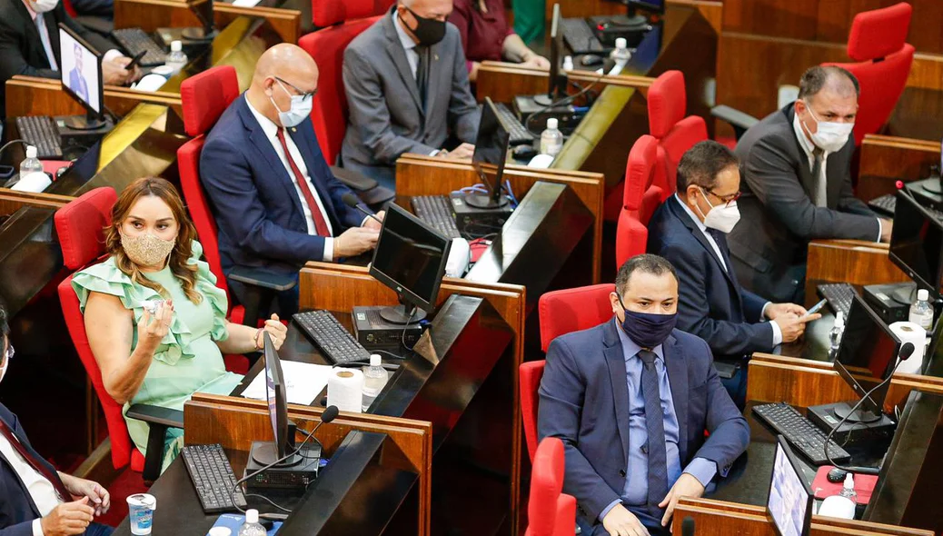 Deputados estaduais na abertura do Ano Legislativo na Alepi