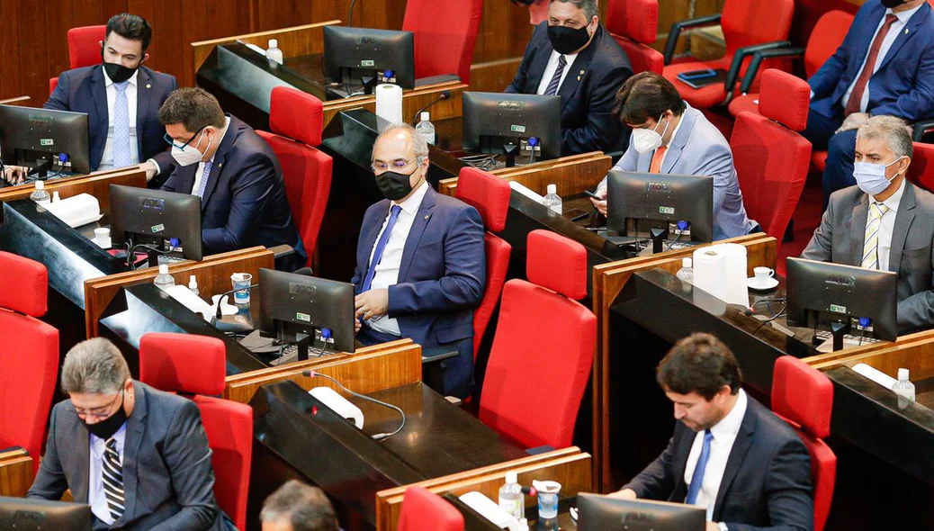 Deputados na abertura do Ano Legislativo na Alepi