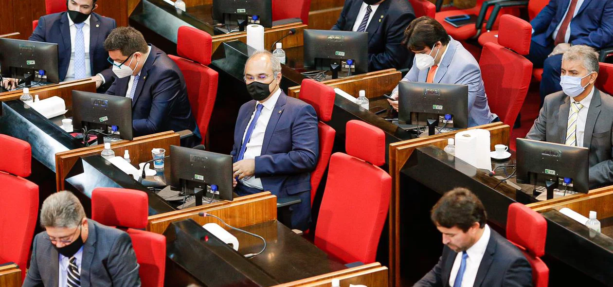 Deputados na abertura do Ano Legislativo na Alepi