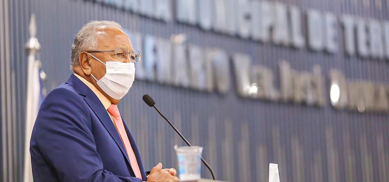 Dr. Pessoa discursa na Câmara Municipal de Teresina
