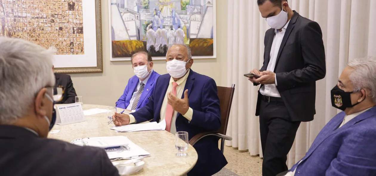 Dr. Pessoa em reunião com comitiva francesa