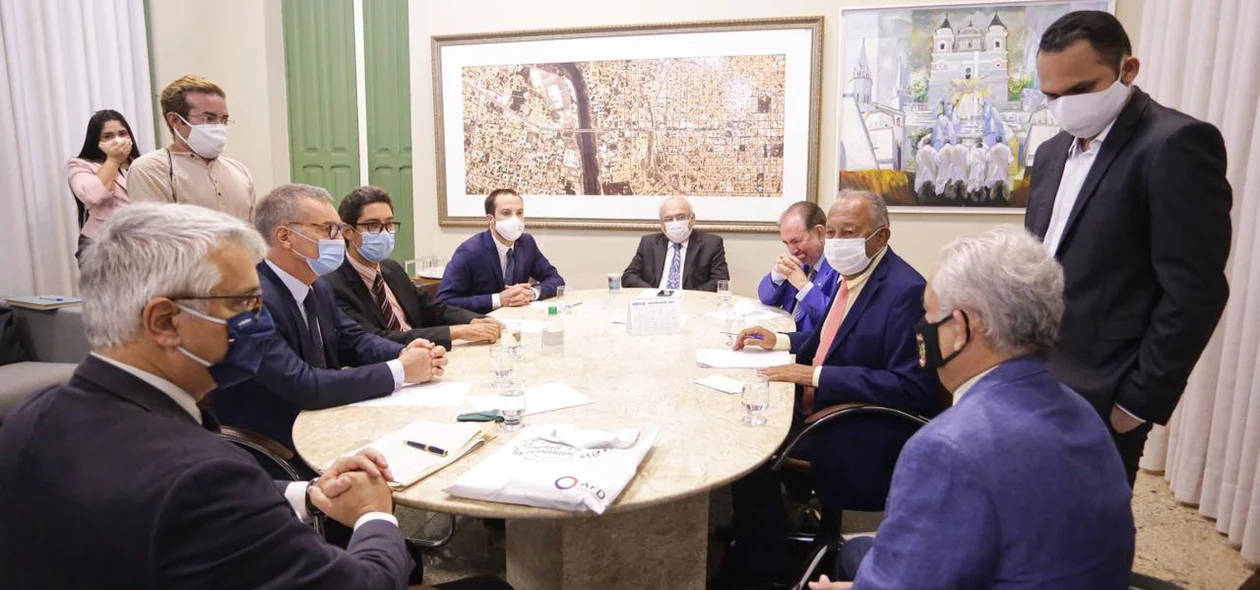 Dr. Pessoa se reúne com comitiva de franceses