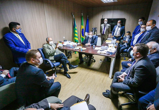 Dr. pessoa se reúne com vereadores