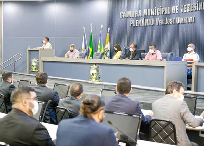 Dudu discursa no plenário da Câmara Municipal de Teresina