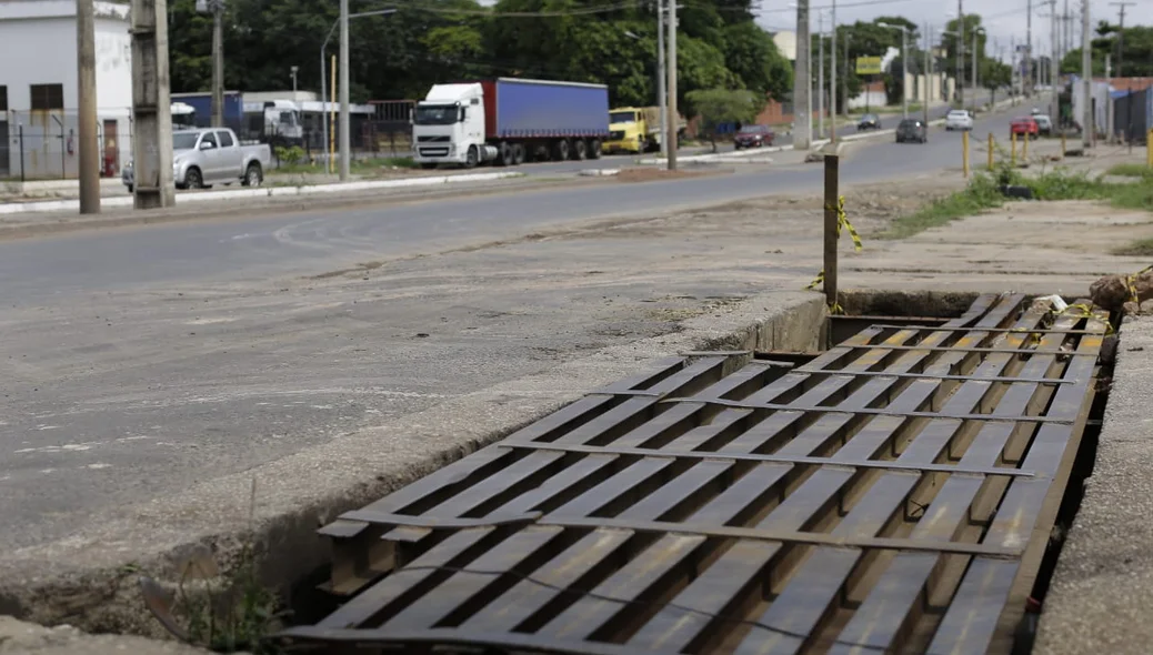 Galeria aberta na Avenida Camaçari