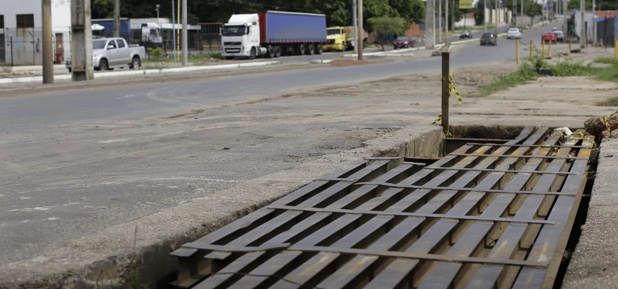 Galeria aberta na Avenida Camaçari