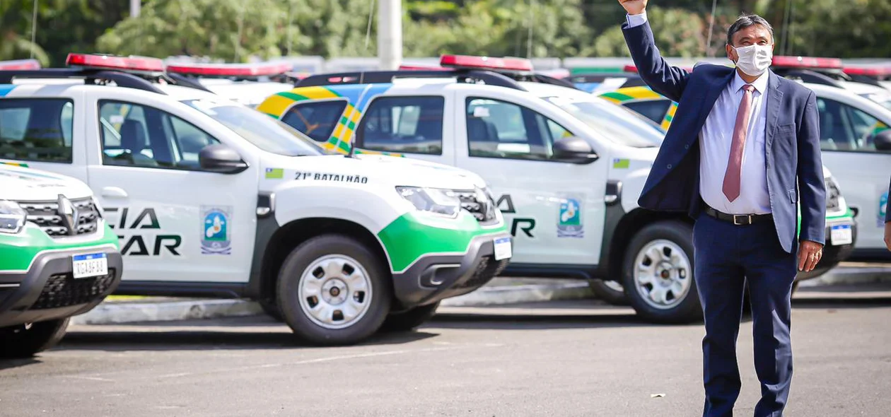 Governador Wellington Dias entrega novas viaturas