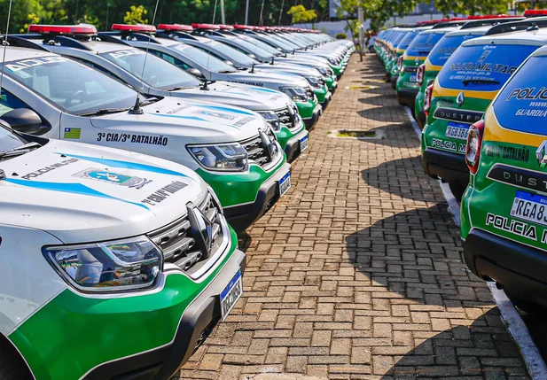 Governo do Piauí entrega viaturas da PM