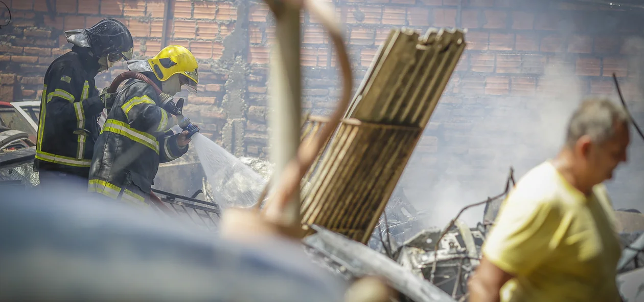 Incêndio em sucata