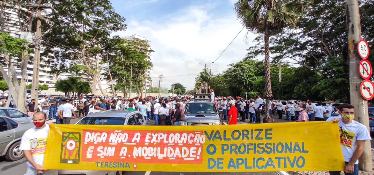 Manifestação dos motoristas de aplicativo na Avenida Marechal Castelo Branco