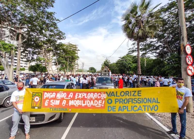 Manifestação dos motoristas de aplicativo na Avenida Marechal Castelo Branco