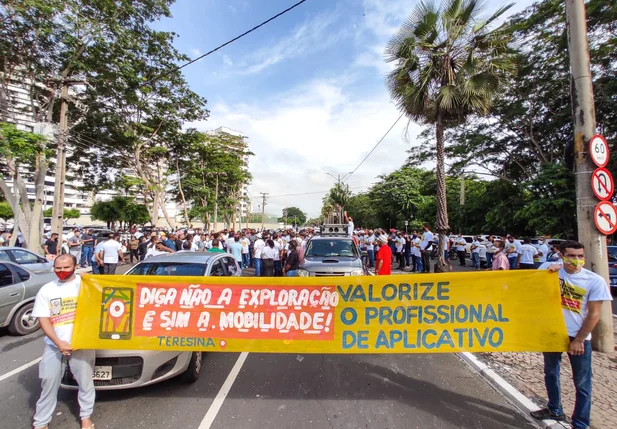 Manifestação dos motoristas de aplicativo na Avenida Marechal Castelo Branco
