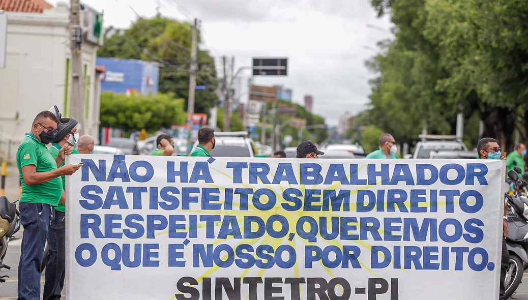 Manifestação na Avenida Frei Serafim em Teresina
